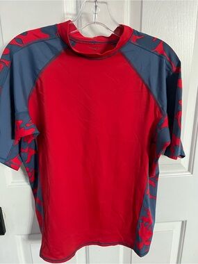Lands' End boys  Red & Gray Short-Sleeve Swim Rash Guard size 18